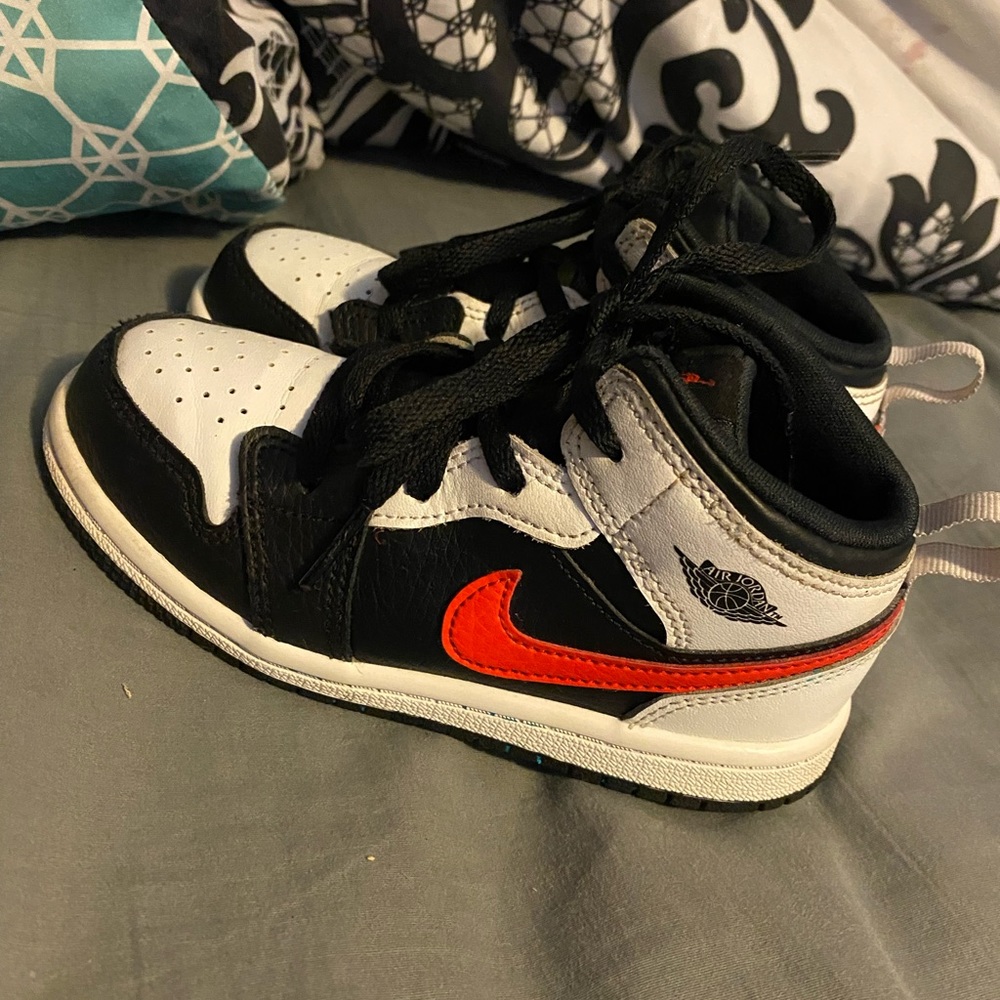 Nikes - Picture 3 of 3